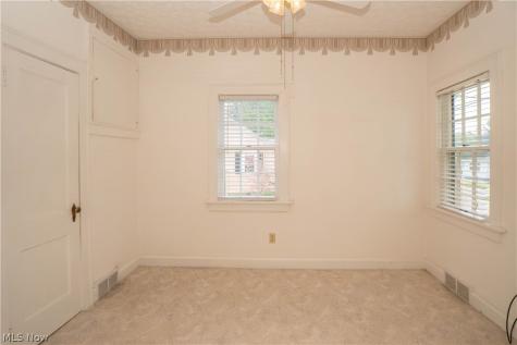 215 Lake Avenue NE Hartville OH 44632
