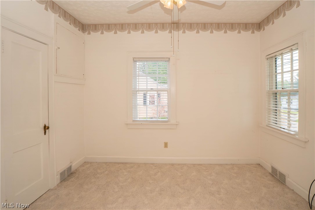 215 Lake Avenue NE Hartville OH 44632
