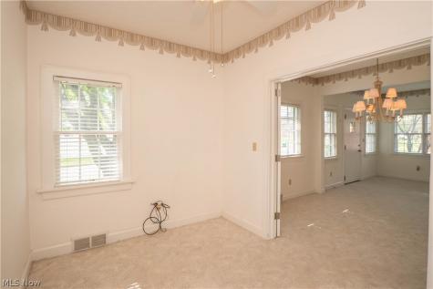 215 Lake Avenue NE Hartville OH 44632