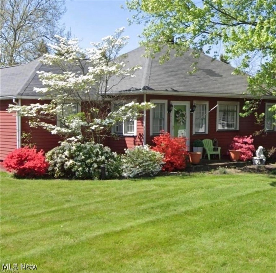 215 Lake Avenue NE Hartville OH 44632