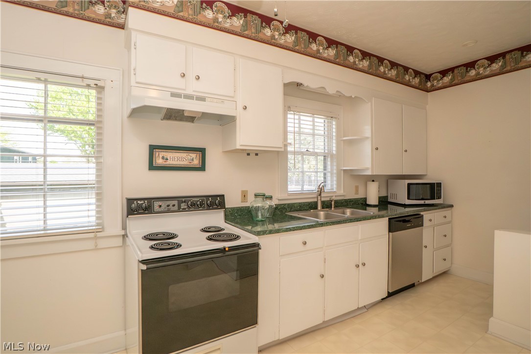 215 Lake Avenue NE Hartville OH 44632
