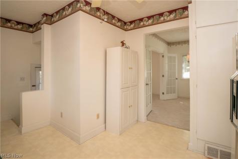 215 Lake Avenue NE Hartville OH 44632
