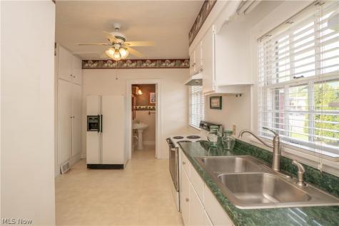 215 Lake Avenue NE Hartville OH 44632