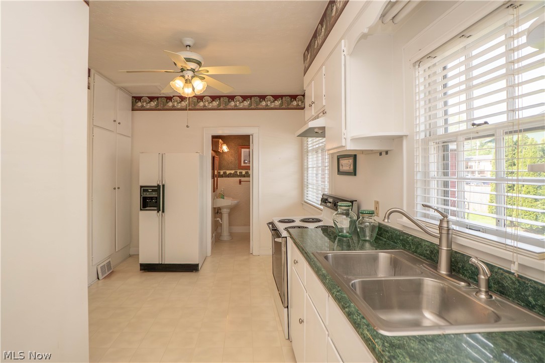 215 Lake Avenue NE Hartville OH 44632