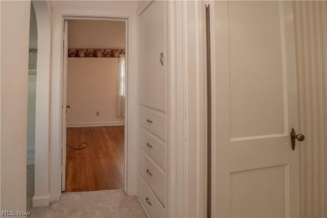 215 Lake Avenue NE Hartville OH 44632