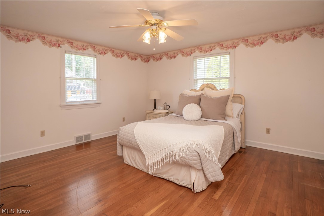 215 Lake Avenue NE Hartville OH 44632