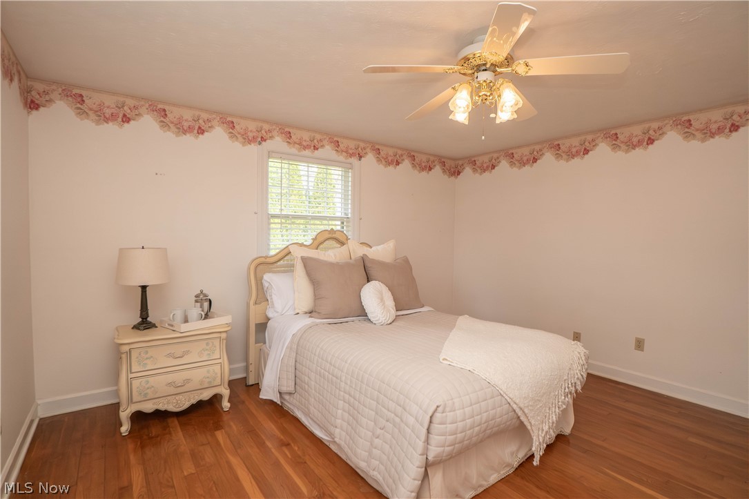 215 Lake Avenue NE Hartville OH 44632