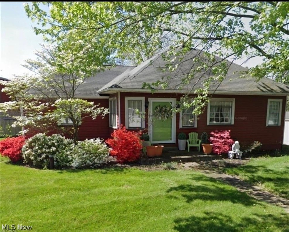 215 Lake Avenue NE Hartville OH 44632