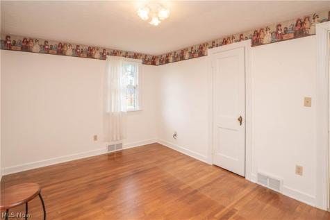 215 Lake Avenue NE Hartville OH 44632