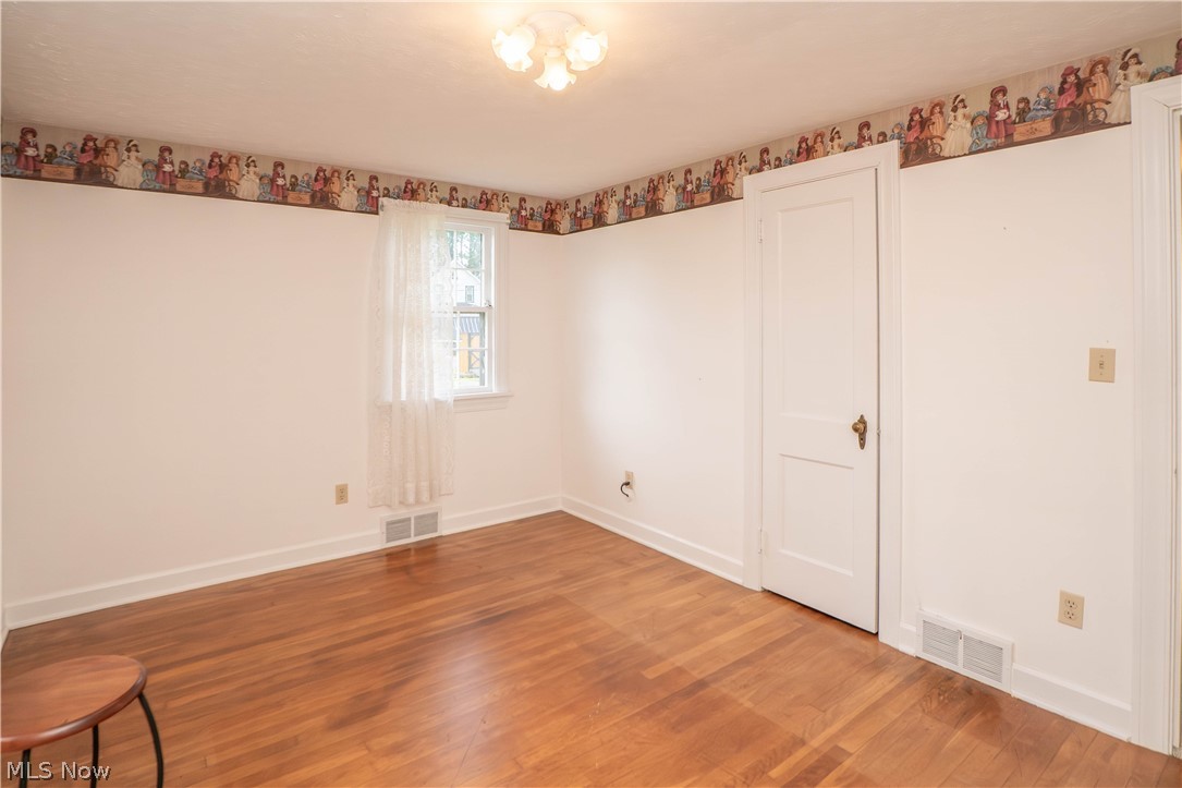 215 Lake Avenue NE Hartville OH 44632