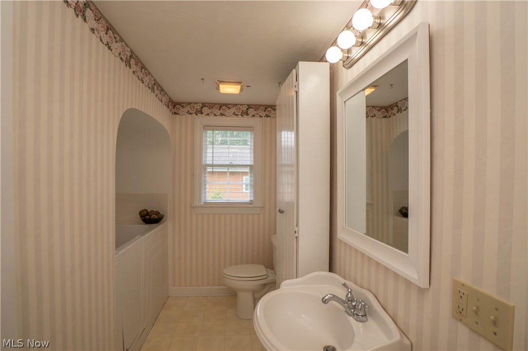 215 Lake Avenue NE Hartville OH 44632