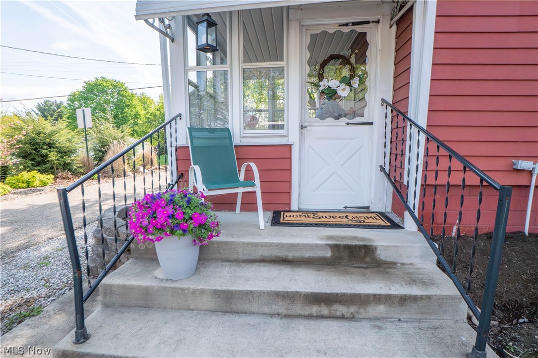 215 Lake Avenue NE Hartville OH 44632