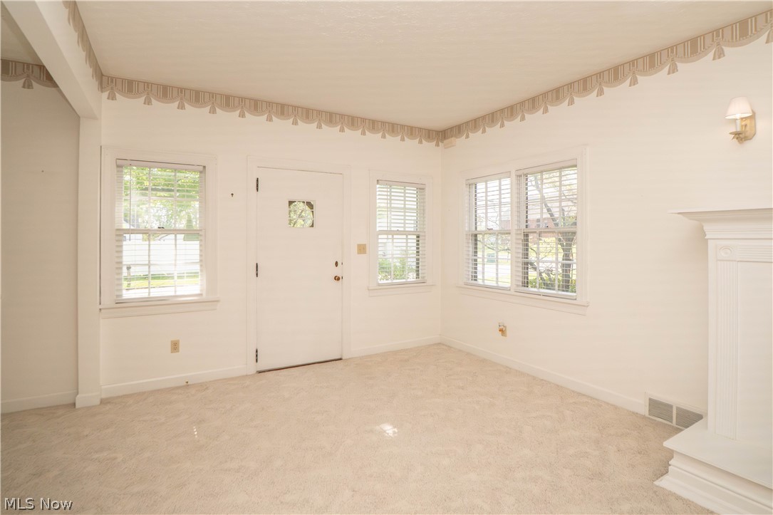 215 Lake Avenue NE Hartville OH 44632