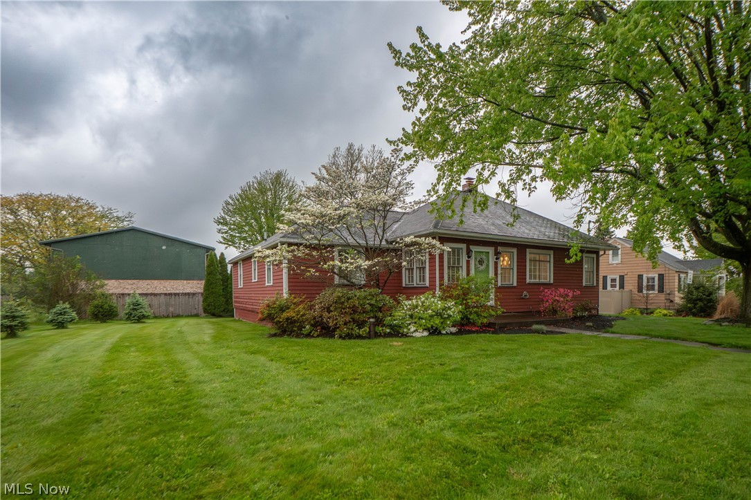 215 Lake Avenue NE Hartville OH 44632
