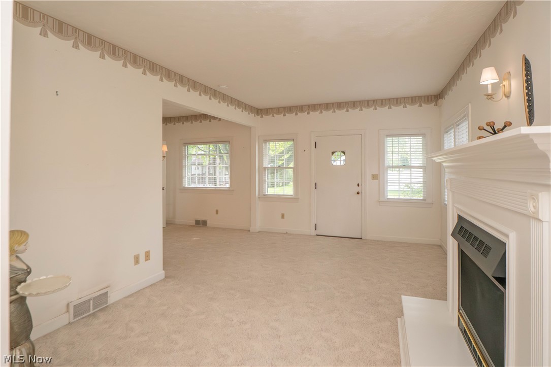 215 Lake Avenue NE Hartville OH 44632