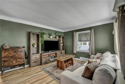 3206 Torrington Avenue Parma OH 44134