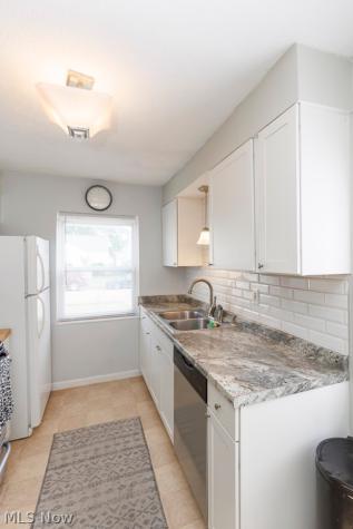 521 Cambridge Avenue Elyria OH 44035