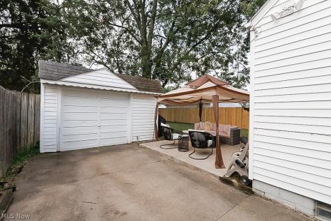 521 Cambridge Avenue Elyria OH 44035