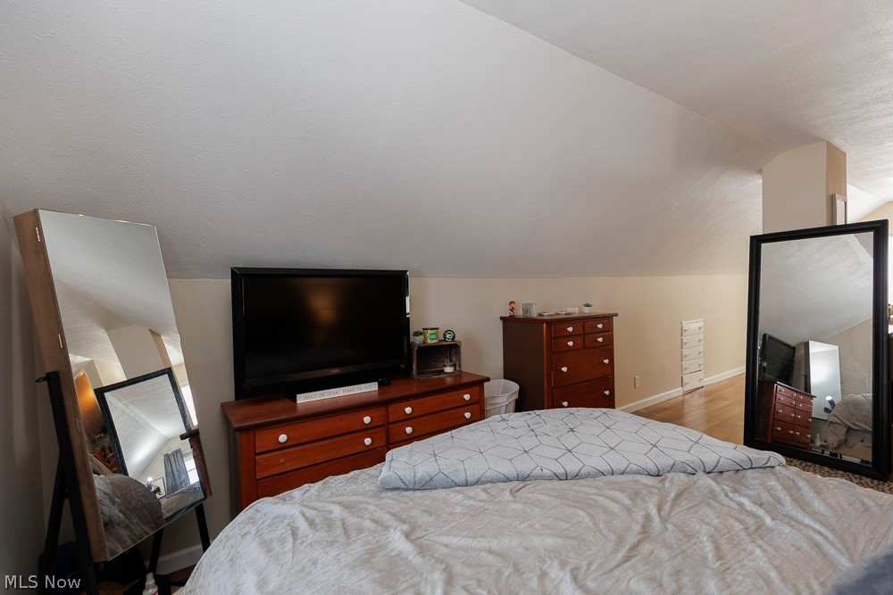 521 Cambridge Avenue Elyria OH 44035