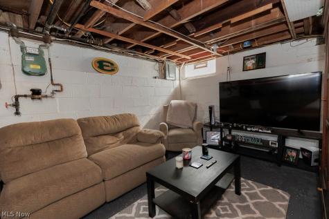 521 Cambridge Avenue Elyria OH 44035