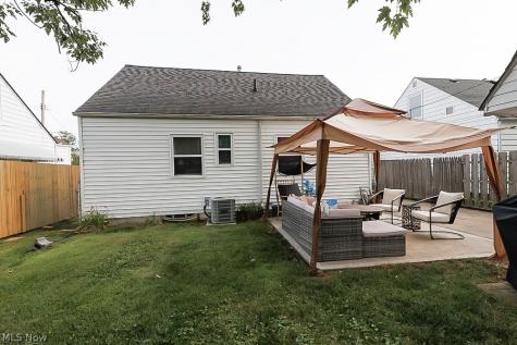 521 Cambridge Avenue Elyria OH 44035