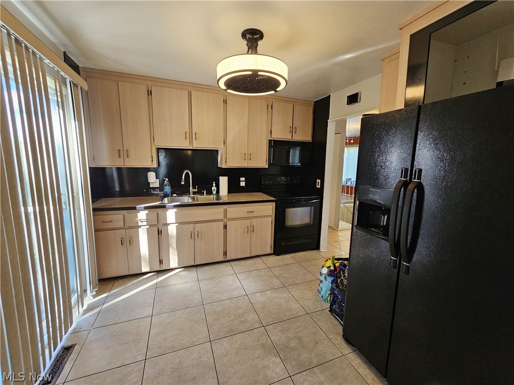 6698 Hedgeline Bedford Heights OH 44146
