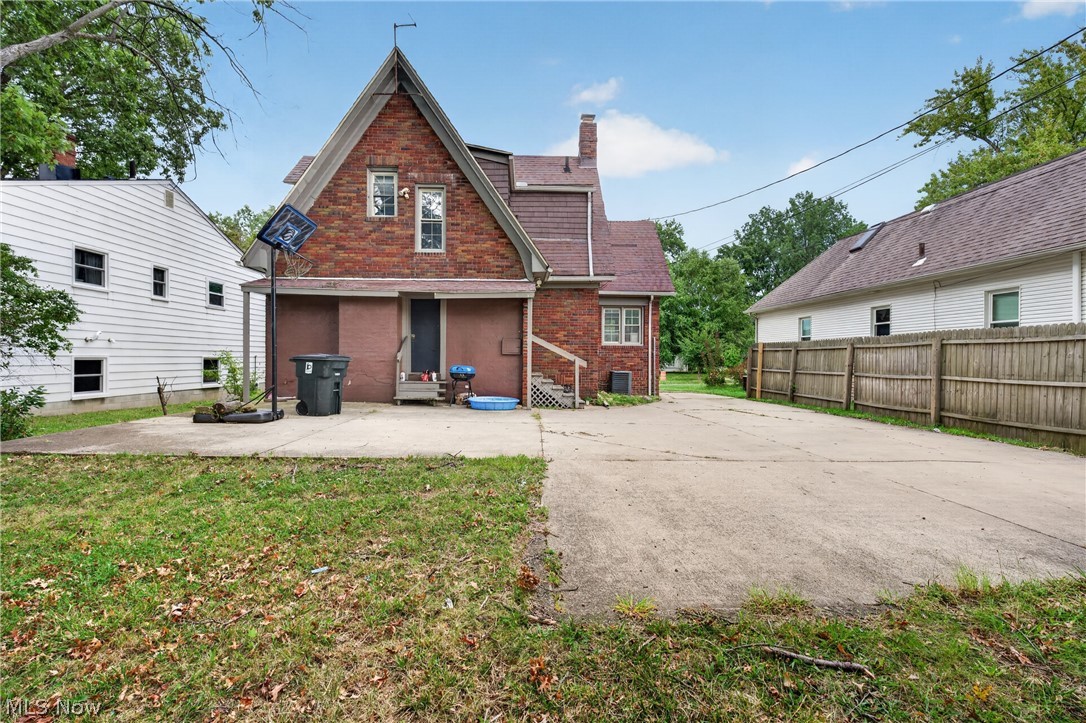 654 Moreley Avenue Akron OH 44320