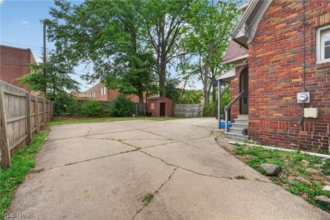 654 Moreley Avenue Akron OH 44320