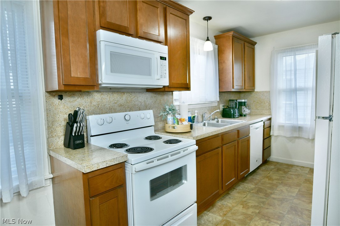 374 Meadowbrook Avenue SE Warren OH 44483