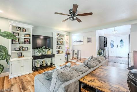 17096 Hawks Lookout Lane Strongsville OH 44136