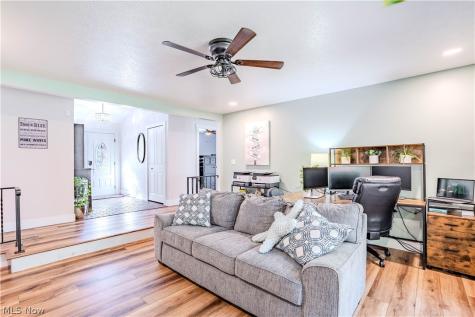 17096 Hawks Lookout Lane Strongsville OH 44136