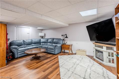 17096 Hawks Lookout Lane Strongsville OH 44136