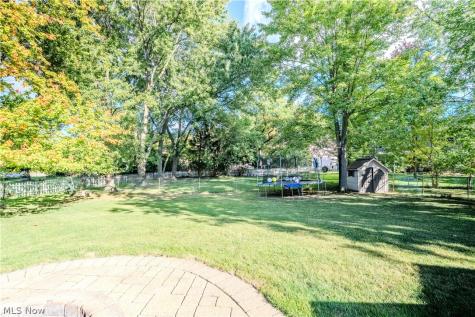 17096 Hawks Lookout Lane Strongsville OH 44136