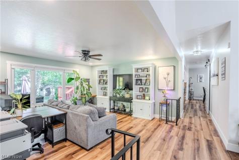 17096 Hawks Lookout Lane Strongsville OH 44136