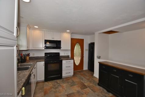 1121 Fiesta Road SW Dellroy OH 44620