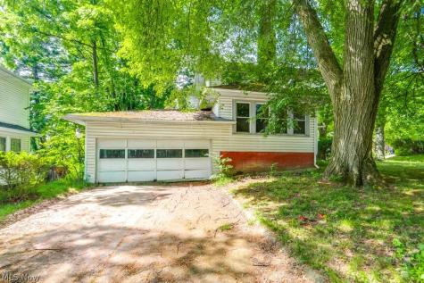 333 Trigonia Drive Akron OH 44302