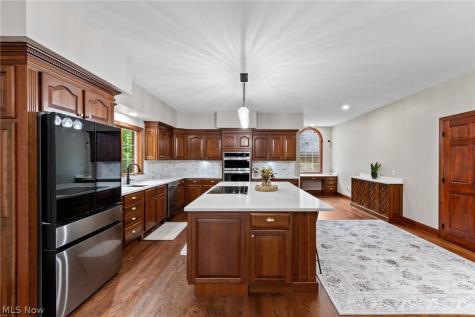 834 Eaton Park Lane Akron OH 44303