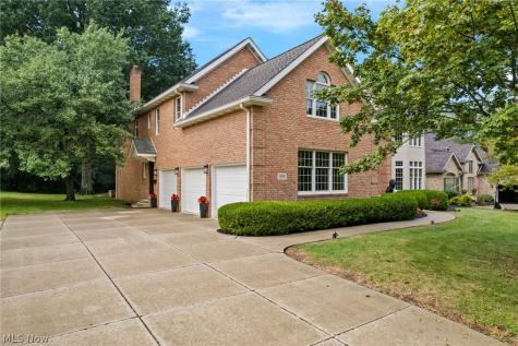 834 Eaton Park Lane Akron OH 44303