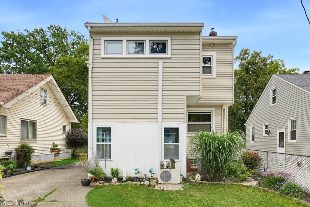 4112 W 158th Street Cleveland OH 44135