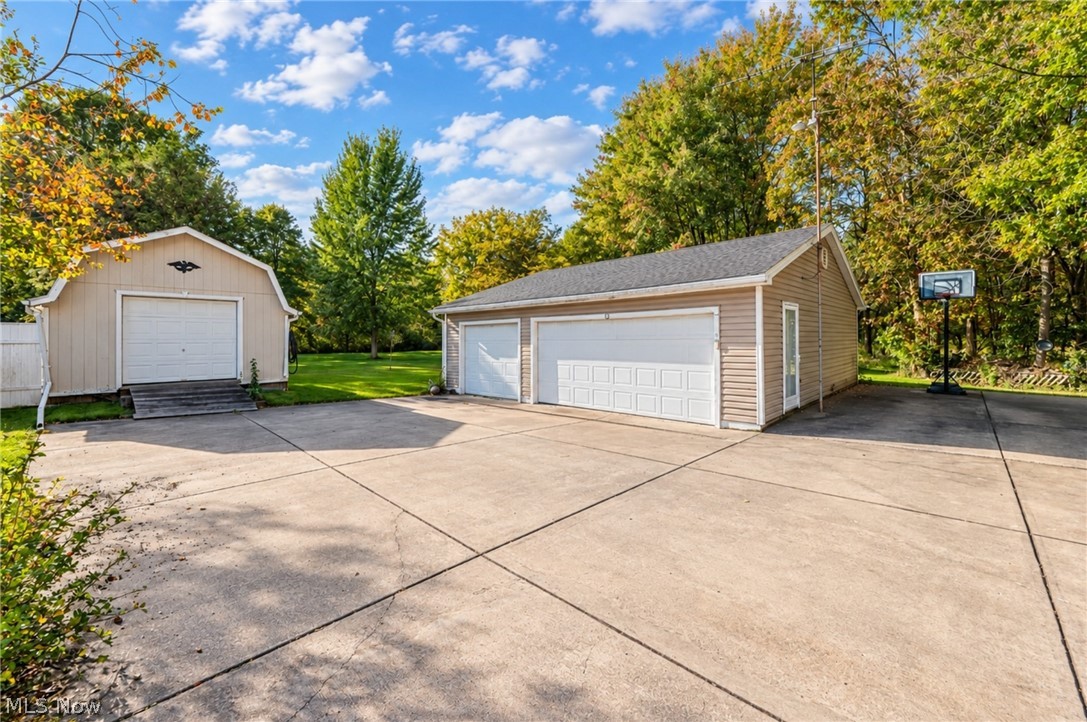 2594 Lydia Drive SW Lordstown OH 44481