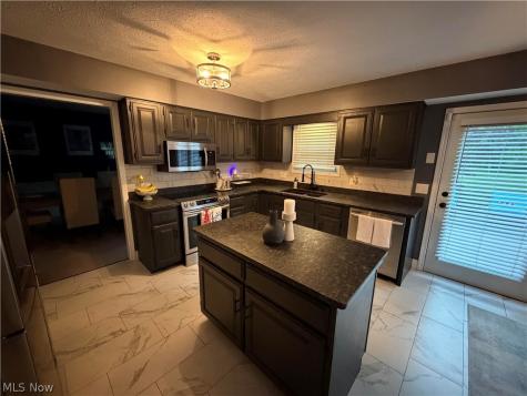 8120 Daventree Drive Brecksville OH 44141