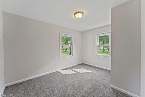 2235 Coral Sea Drive Youngstown OH 44511