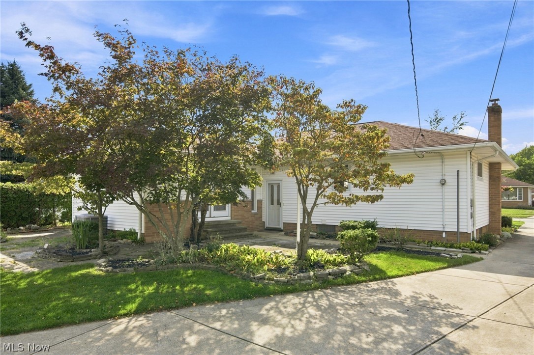7227 Oakwood Road Parma OH 44130