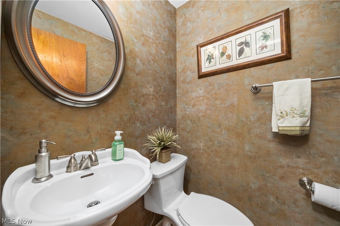 5364 Hampton Drive North Olmsted OH 44070