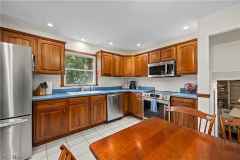 5364 Hampton Drive North Olmsted OH 44070