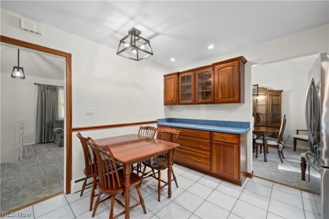5364 Hampton Drive North Olmsted OH 44070