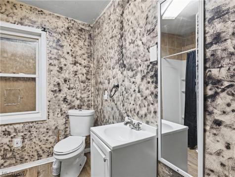 2012 Harmont Avenue NE Canton OH 44705