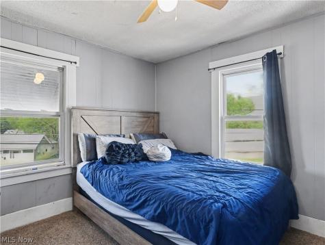 2012 Harmont Avenue NE Canton OH 44705