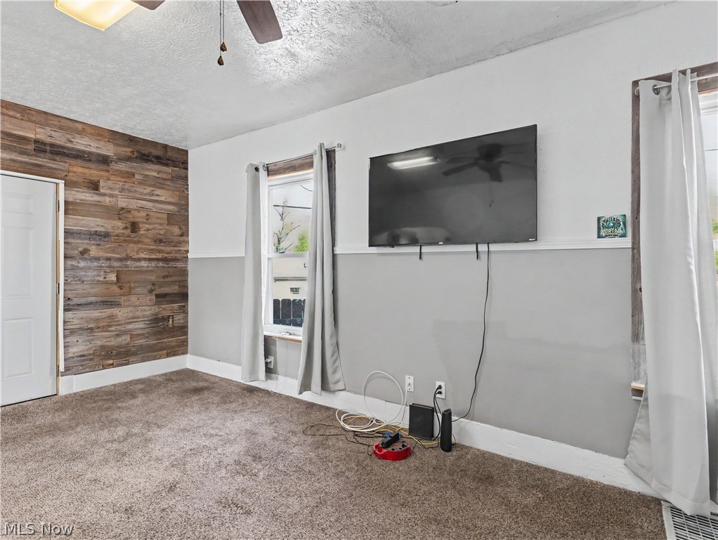 2012 Harmont Avenue NE Canton OH 44705