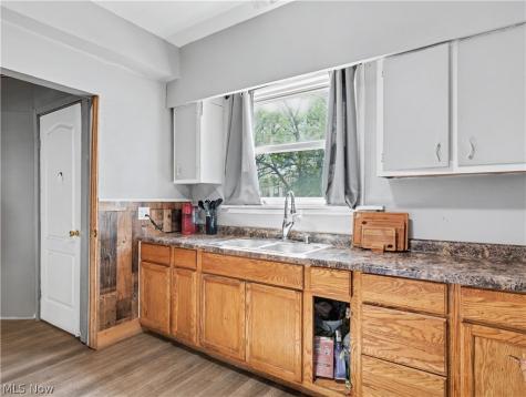 2012 Harmont Avenue NE Canton OH 44705